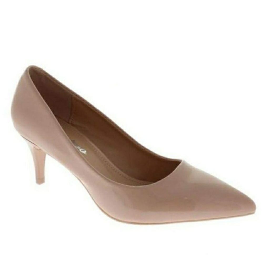 Nude pointed toe heels